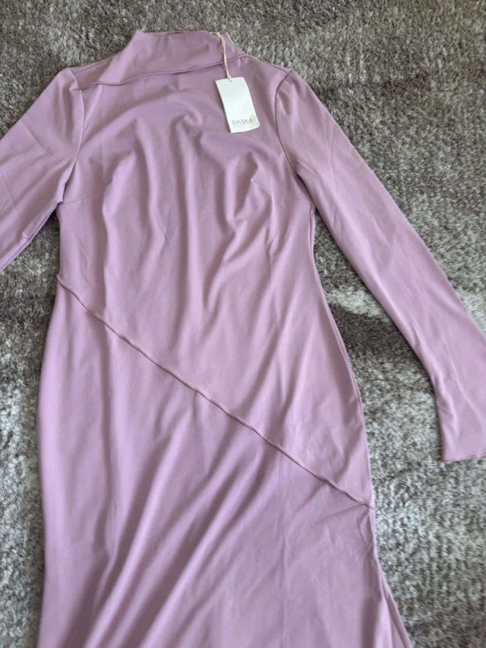 DASKA DRESS - Picture 2 of 3